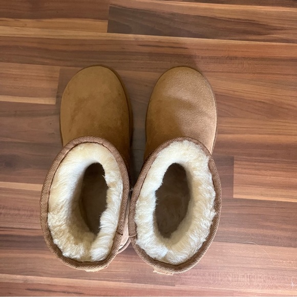 NWOT UGG Classic Mini II (size 8) - Picture 6 of 7